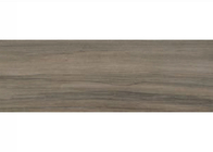 Modello nordico legno look porcellana piastrella con superficie concava matt in colore marrone