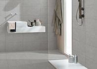 Mattonelle moderne della porcellana della toilette, R11 Grey Bathroom Tiles moderno 600x300mm