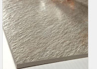 Le piastrelle per pavimento ceramiche lustrate del salone ingialliscono l'isolamento termico beige di colore