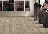 La porcellana di legno di effetto non di slittamento rustico piastrella Grey Color Tile Kitchen 8&quot; dimensione di X48» 20*120cm