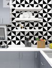 Il multiplo modella le mattonelle bianche e nere della parete della stanza di 300*300mm