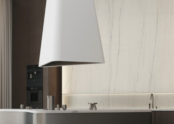 Eleganti piastrelle di porcellana bianca resistenti alle macchie