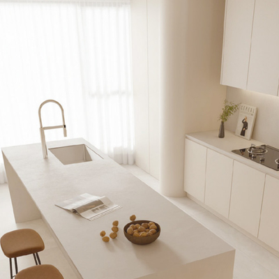 Piastrelle di porcellana resistenti alle macchie per eleganti pavimenti e pareti in vari spazi interni
