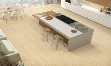 Bagno di pavimentazione di legno resistente all'aperto dell'acqua della porcellana delle mattonelle delle mattonelle di legno gialle di legno di elevazione con le piastrelle per pavimento