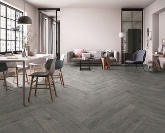Lo sguardo del legno 48x8 misura le mattonelle in pollici dell'interno della porcellana, slittamento delle mattonelle della porcellana di Taupe anti