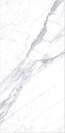 Mattonelle antiscorrimento della parete di grande colore bianco delle mattonelle 900x1800mm della porcellana di effetto del marmo dell'ufficio e dell'hotel in azione