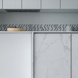 La parete del bagno piastrella la porcellana che di marmo dei pavimenti delle mattonelle la grande dimensione pavimento non tappezzato le mattonelle moderne della porcellana